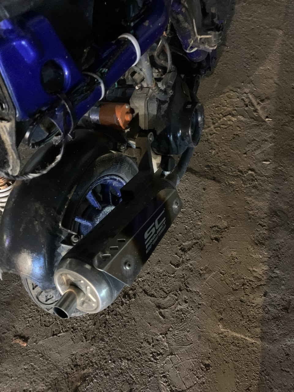 سلام عليكمماكس عدله هندر واحد تشتغل بعز البرد  سلف شغال بس باتري كاعد عوزها كلج خلفي سعرها 350 وبيها مجال حك الجيه مدينه مكاني رقمي ***********او مراوس
