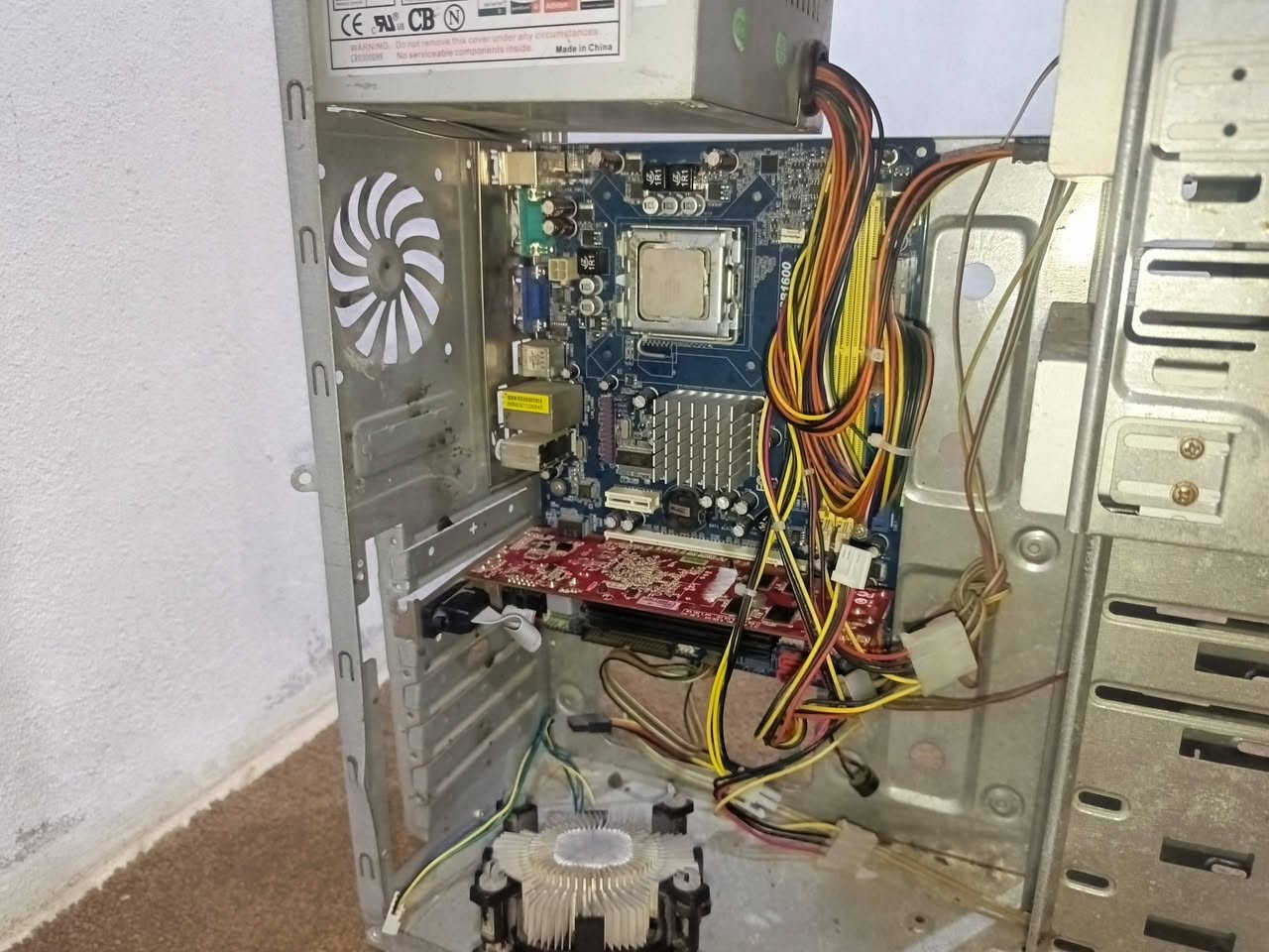 حاسبات اثنين قديمات يشتغلن ما اعرف شنو يحتاجن بس جربت اشغلهن واشتغلن والسودة بيها رامات اثنين وموجود ماوس و كيبورد اذا تريد وياهن السعر 50 الف أثنينهن مكاني أربيل


**إذا كنت صاحب هذا الإعلان وتريد حذفه لأي سبب، رجاءا أرسل رسالة إلى الدعم الفني**