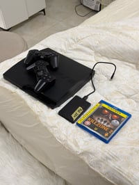 بلي 3 مهكر نضيف جدا + يشغل اقراص + هارد 320 كيكا بداخله العاب فوق ال 3...