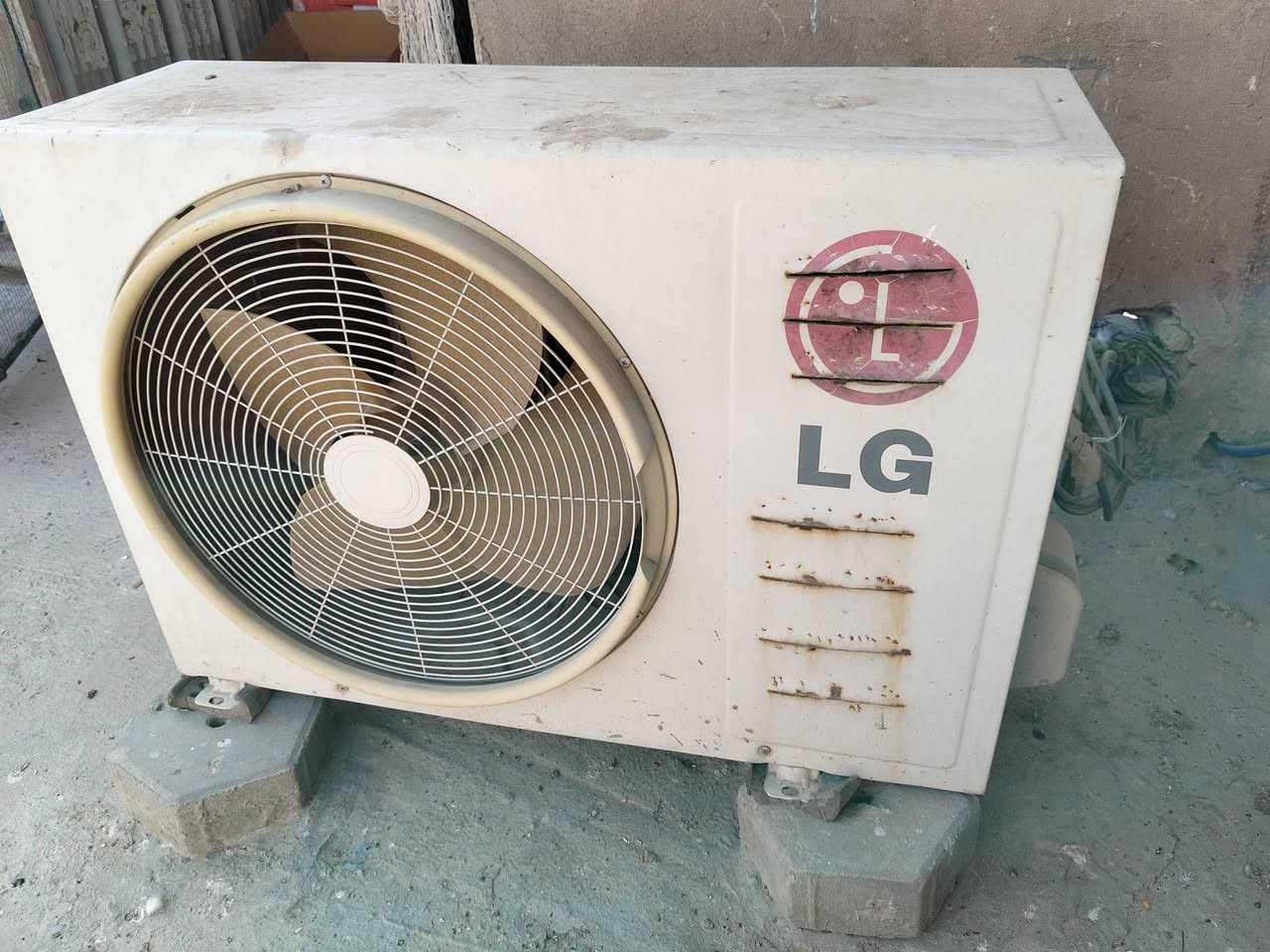 للبيع سبلت 2طن شغال نوع الجي سعره 200 مكان ***********
