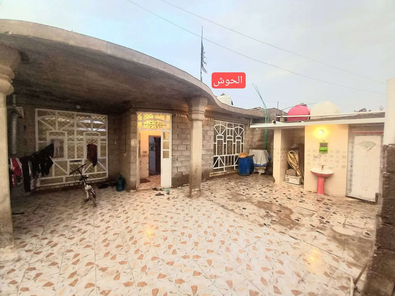 من رخصة الادمن : 
بيت ٢٠٠ متر للبيع مقابل ال ٤٠٠٠ بجهة الدوانم بنزلة مجزرة الدجاج النموذجية او مطعم الديرة على نفس نزلة الشارع مو بفرع للاتصال على هذا الرقم ***********
