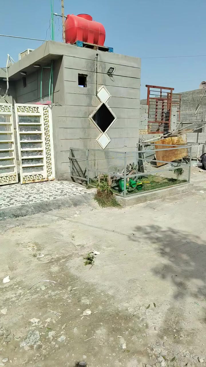 سلام عليكم بيت للبيع حله شارع ثمانين مال كربله يبعد عن لشارع لعام ٥٠ متر خدمات فول لبيت صلاح مكاتبه يعني بناء حديث مساحه ٩٠ متر سعر ١٨ وبي رقمي ***********
