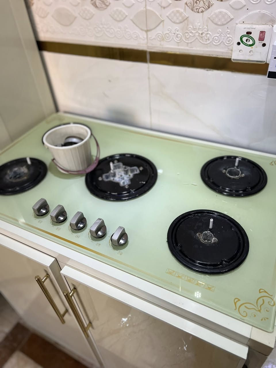 طباخ غاز زجاجي مدمج (Built-in Hob) من شركة امبليوم.
مع كاونترحطاطة  او بدون كاونتر 
للبيع مستعمل شهر فقط 
نظافة فول للاستفسار خاص رجاءاً


**إذا كنت صاحب هذا الإعلان وتريد حذفه لأي سبب، رجاءا أرسل رسالة إلى الدعم الفني**