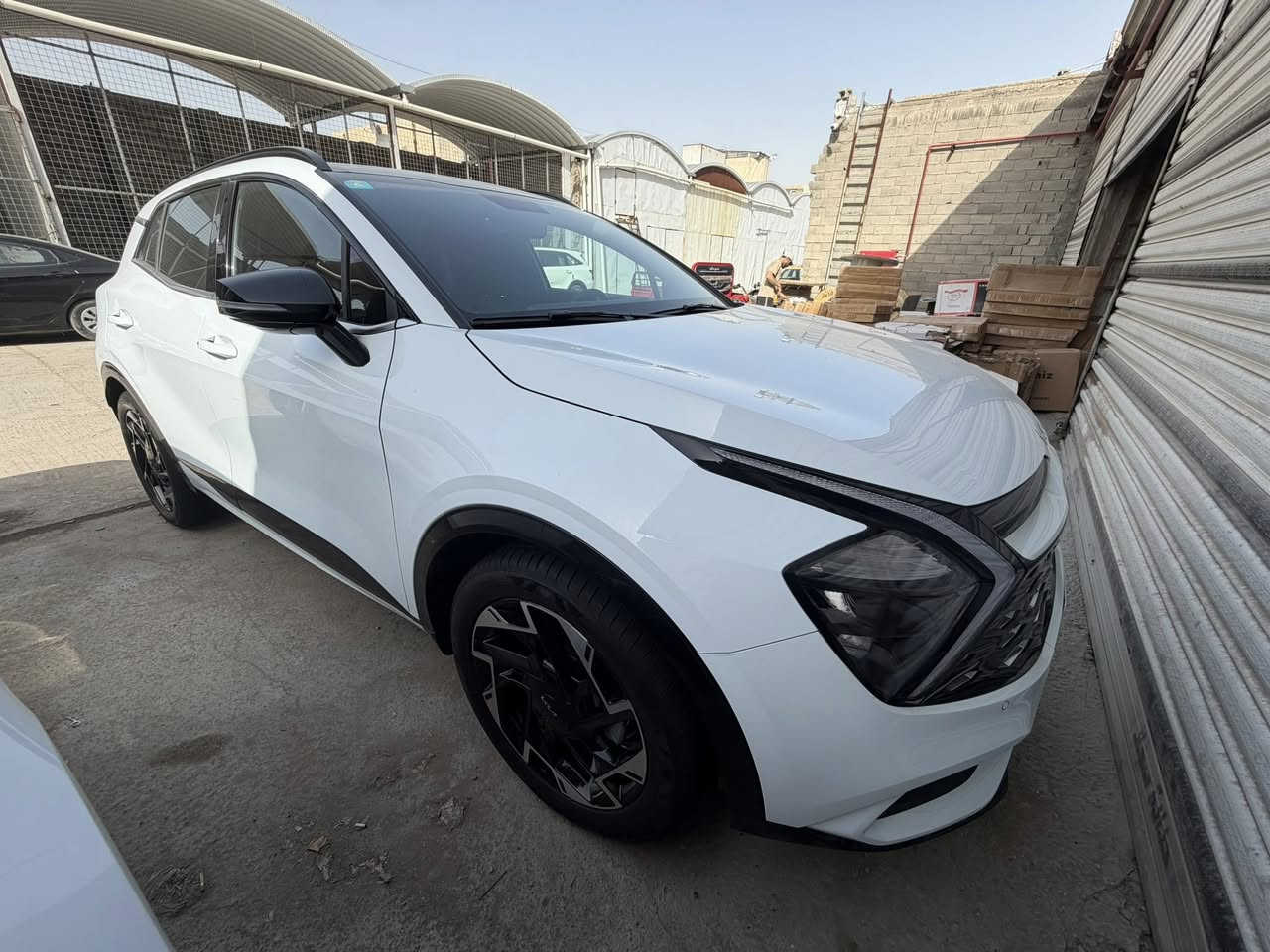 سلام وعليكم كيا سيورتج GT لين ٢٠٢٥ ماشية ٨٠٠٠  زيرو كفاله عامه من الرصعه والشخط موصفات الجيتي معروفه ليت زنون داخل اسود شاشه متصله هندبريك بصمه ثنين كن كهرباء تدفى بل كشن والستيران جنطه كهرباء ويل كب ٢٠ بكليت لد مري كهرباء حاسا امامي حساس خلفي مري سود سياره بعدها بل ضمان مال شركة اكدال واحد على واحد موصفاتها كفاله عامه 
***********
