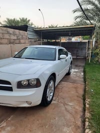 جارجر موديل 2010 محرك 3500اصل رقم انكليزي وهزه جديده بيها ثلاث قطع صبغ...