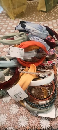 شلعة اطواق شعر العدد 50 طوق مع ستاند اطواق حديد   السعر 35 الف  للمراس...