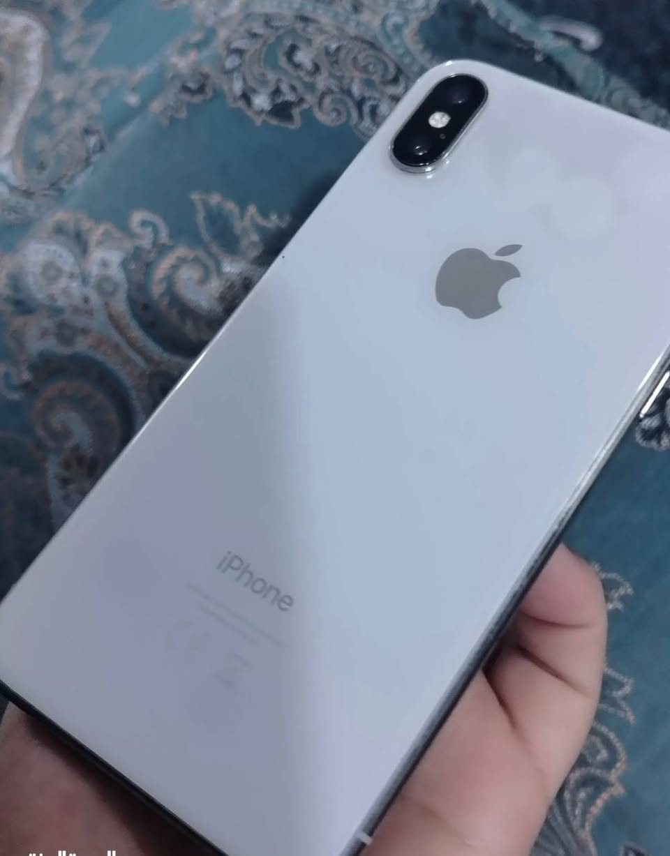 السلام عليكم
ايفون اكس عادي نظيف جداً 
بطاريته 100 كارتونه ويا بدون ملحقات
فقط بي خط خفيف بالشاشة لا مأثر على اللمس ولا شي ثاني 
السعر 125 ومجاله بسيط ***********
