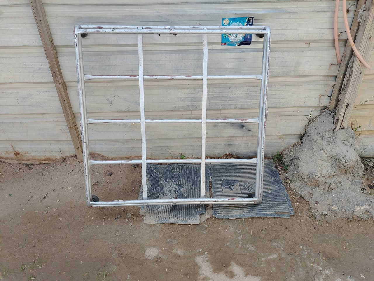 السلام عليكم سيبايه حديد للبيع السعر 30بيه مجال العنوان بغداد الجادريه ***********
