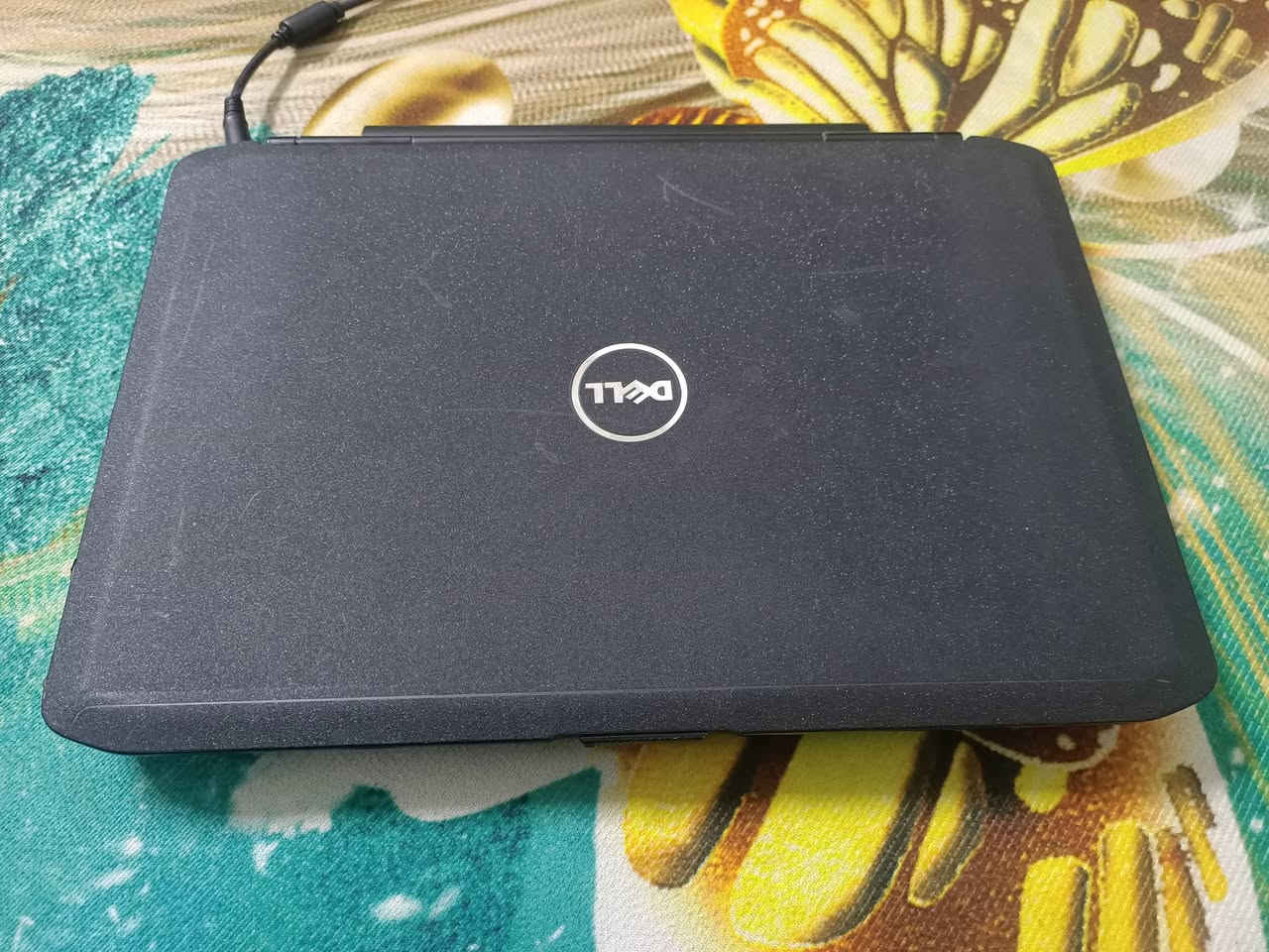السلام عليكم لابتوب Dell البيع
Dell latitude E5430
معالج: intel core i5 -2450M
النظام: Windows 10 pro
كارت الشاشه: intel HD graphics 
مناسب للدراسه والاوفيس والتصفح 
البطاريه يرادله تبديل بس شغاله
الشاحنه 65 W
الاتصال والاستفسار ***********
