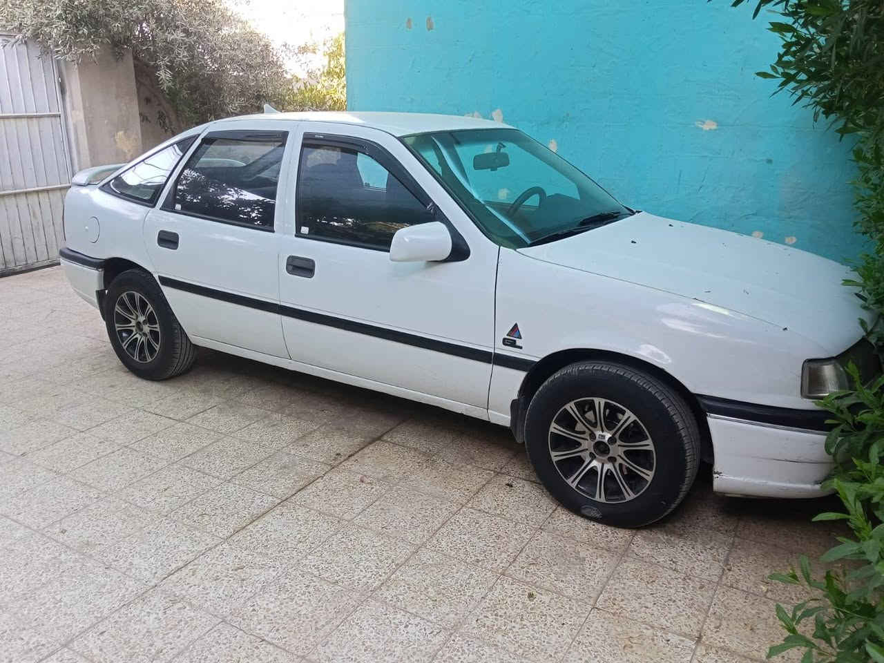 فكترا موديل ١٩٩٠حجم ٢٠ كير توماتيك مكينه وكير كصه جديد مبدلين تايرات وطخم جديد صبغ ٣ قطع شواصي وتكم بشرط رقم نينوى دولي شرط التحويل سعرها ٤٢وبيها مجال للشراي *********** *********** موصل جانب الايسر الشراي يتصل
