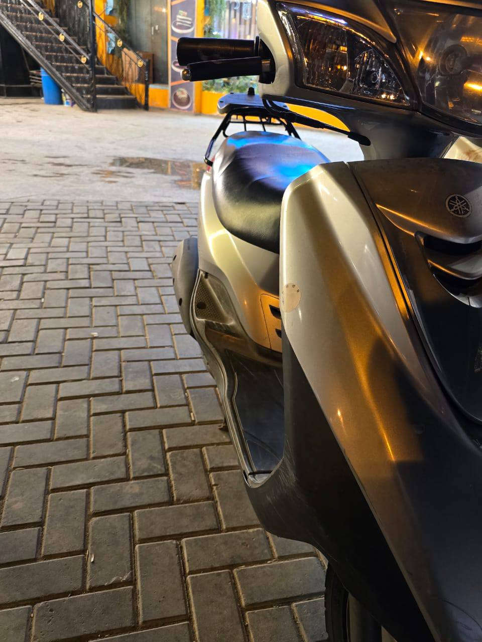 ‏
‏‼️متوفر الان ‼️
‏
‏دراجة بغبغاء لون  رصاصي الدراجة كفالة عامة كفر ومكينه كلها مختمة 
‏
‏ملاحظه ( اي قطعة مو بلادية أو مصبوغة ترجع الدراجة)
‏
‏(الدراجة موديل 2012)
‏
‏العنوان/ بغداد/ الكاظمية
‏
‏(انطيك ضمان بل مكينة مدة الحيات اذا مفتوحة ترجع)
‏
‏  @الجميع                 للتواصل/***********📞
‏
‏@الجميع
‏
‏للعلم الدراجة رمبة مو شارع !!
‏
‏السعر (100200)مليون و 200
‏
‏( كلشي اكو بل سوك )
