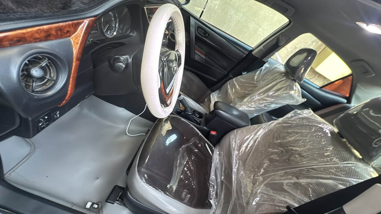 السلام عليكم
كورله موديل ٢٠١٩ بيهه ٤ قطع السعر ١١٧ بيهه مجال قليل 
بيع مستعجل مكاني الامين ***********
