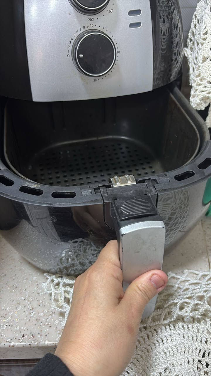 قلاية للبيع  سلفر كرست الاصليه باب اول 5 لتر
بغداد المنصور 
3741 179 770 0


**إذا كنت صاحب هذا الإعلان وتريد حذفه لأي سبب، رجاءا أرسل رسالة إلى الدعم الفني**