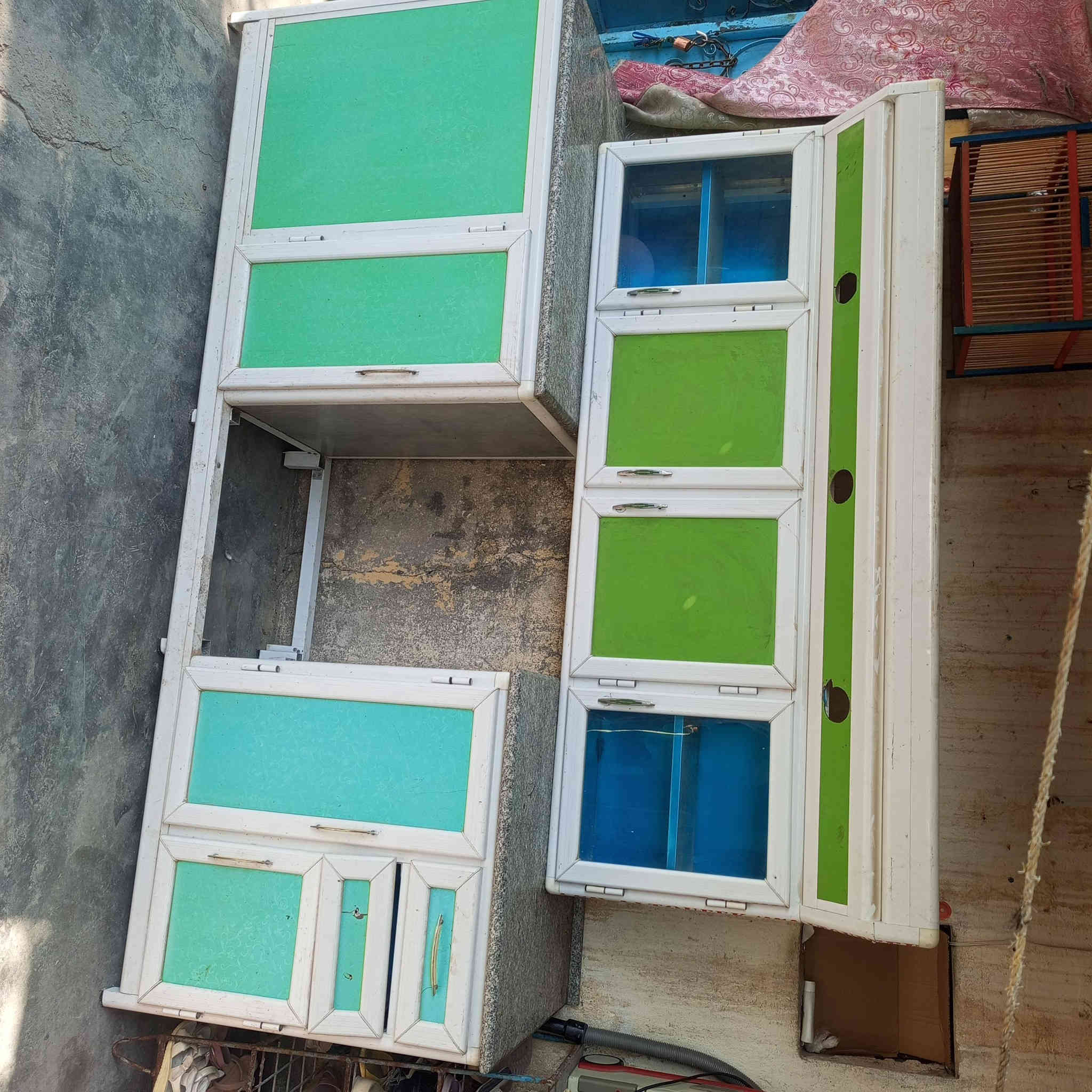 كاونتر قطعتين مرمر قطعه جوه مترين ونص بلنص مكان طباخ ابو اربع عيون وقطعه فوك تتعلك مترين نضيف من داخل ومن جوه السعر ( ٢٠٠ ) الف وبي مجال مكان بصره ( *********** ) ( *********** ) بدون سنك
