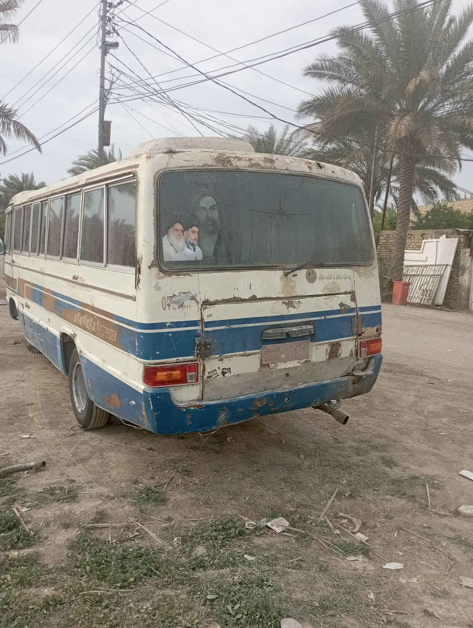 سلام عليكم كوستر قديم نضيفه للبيع تحويل موجو.   اب 4مليون اوبيه مجال قليل المكان حله سياحي دولاب الشراي***********‬‏ او امروس اب جنبي موصليه
