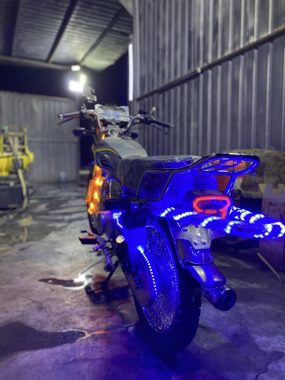 السلام عليكم يراني تايكر موديل 2025 خمس نمر محدث من نزلته هيه هيج درجه بعده زيرو دهن كله اموتل وأول تبدليه اله بعده ماشيه 500 عليه جمبزه ومرتبه سعر 875وبيه مجال رقمي ***********
