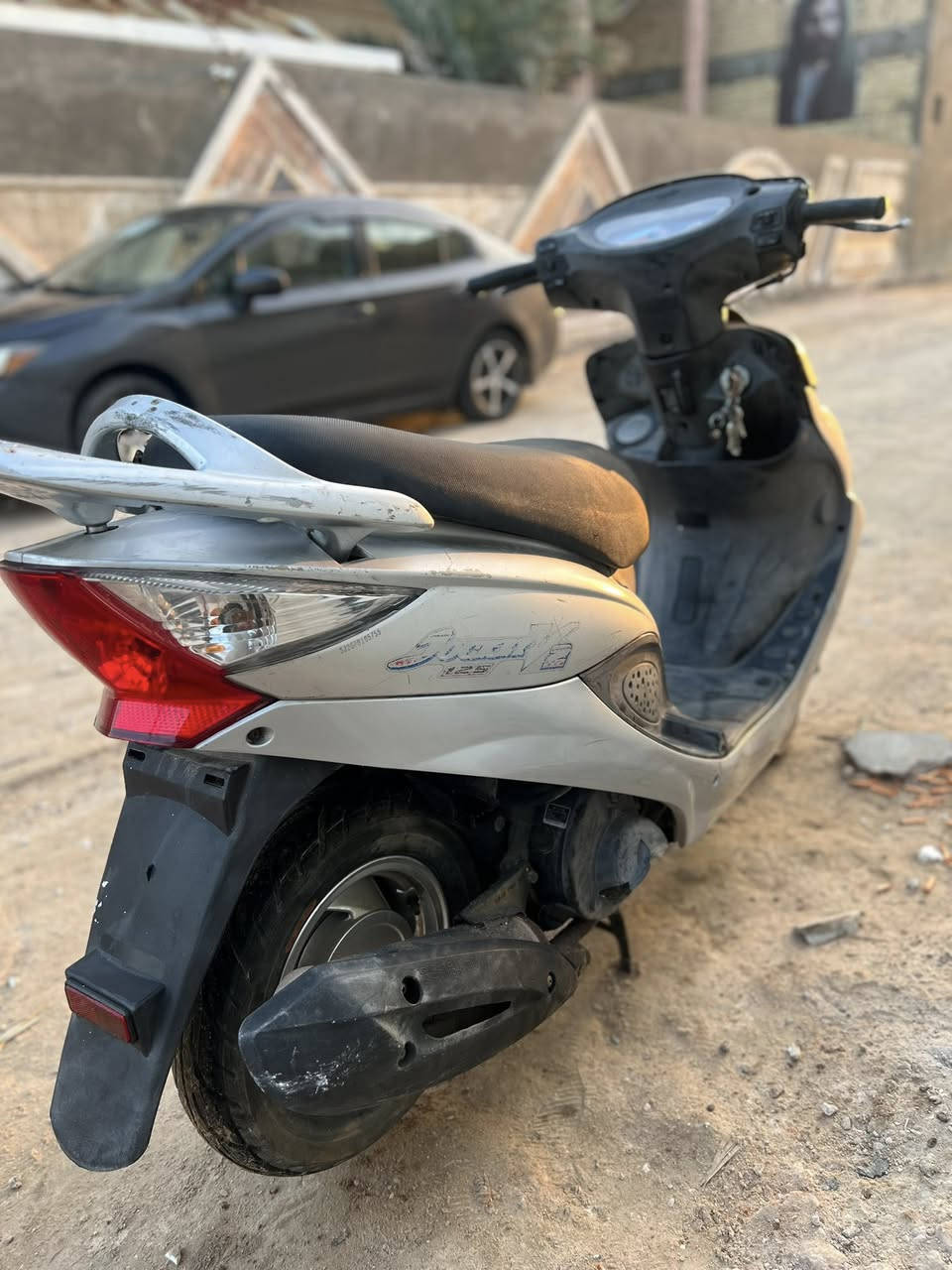 السلام عليكم
كامكمV2
صارلها تلث اشهر من طالعه من الحاويه مكاتبها موجوده
الدراجه جيب عليها عشر مصلحين وتعال افحص 
شرط الفحص من اللايت للبگ لايت
مكاني الناصريه مركز
الدراجه ب775وبيها مجال
رقمي بي بس واتساب*********** وماسنجر موجود
