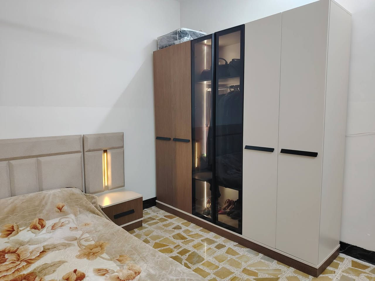 #للــبــيــع
غرفة نوم تركية 5 قطع
نوع الخشب MDF ثقيل جداً
سعرها 650 وبيها مجال شوية 
الغرفة جديده مستخدمة 4 اشهر فقط 
عنوان موصل الجانب الايمن حي رجم حديد
 للأستفسار اكثر الأتصال على الرقم 
***********
