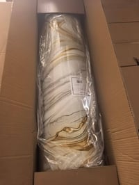 يوجد رخام لاسق ذاتي السعر 8الاف فقط لجمله يوجد توصيل لجميع المحافظات 0...