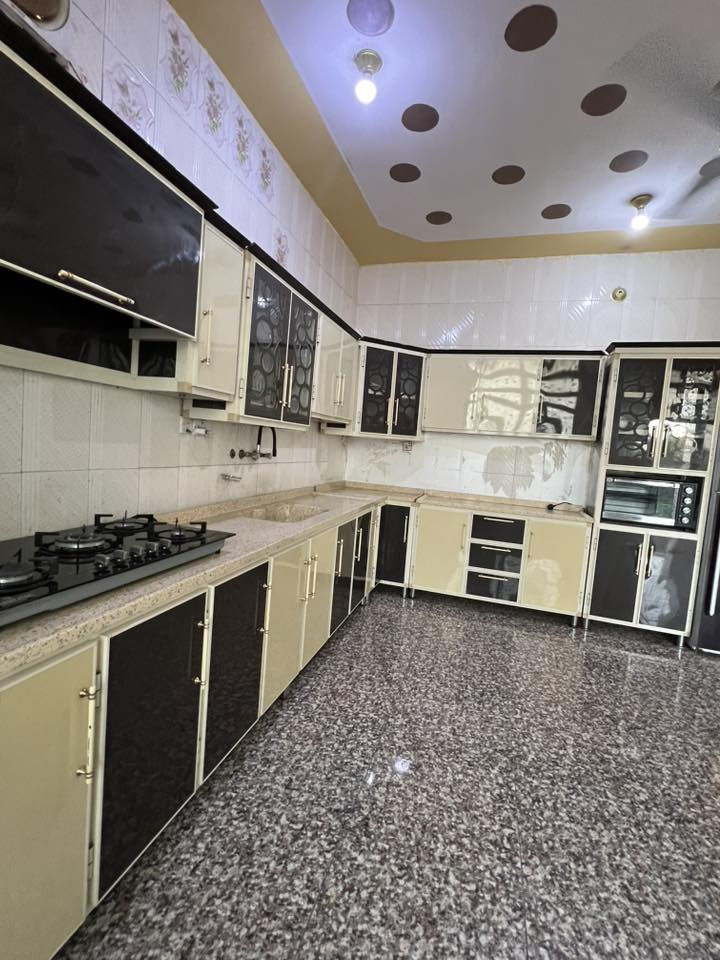 السلام عليكم
#دار_للبيع 
‎المساحة 400 متر 
‎يحتوي على
‎غرفتين
‎صالة واستقبال 
‎ممر 
‎تواليت خارجي وداخلي
‎مطبخ بارد وحار
‎حوش وحديقة
‎بلاضافة الى محل على الشارع 
‎العنوان معارة قرب حسينية سيد جواد 
‎تواصل على الرقم للاستفسار 

‭0770 987 0873‬
