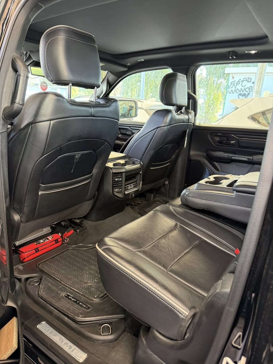 السلام عليكم رام لمتد موديل 2022 خليجي كلين ماشيه تقريبا 48000 الف كيلو متر. فئه لمتد فوول مواصفات 
١- داتا شو 
٢-كراسي كهرباء 
٣-تدفئة وتبريد كشنات امامي وخلفي 
٤-رام بوكس 
٥-بانوراما 
٦-شاشه تيسلا وكاميرات 360 درجه 
٧-جكات 
٨-رادارات امامي خلفي  
بعد بيها مواصفات شنو الي يعجبك بيها اعلى فئه 
رقمها دهوك باسمي تحويل مباشر 

سعرها 51.500 دولار وبيها مجال حك الجيه 
للاستفسار على الخاص او على الرقم *********** واتساب فقط 
بالنسبه لجماعه سعرها غالي فلوسك يمك وحلالي يمي وإنشاء الله تأخذ احسن من عدها واعلى
