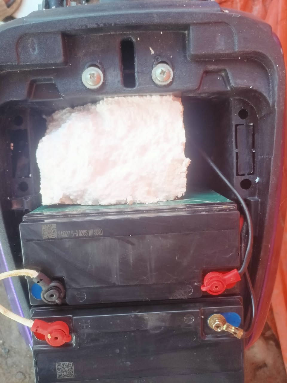 سلام عليكم  ار9كلشي نظيفه وكامله كلها شغاله لون مميز بطاريات حجم 22كلهن نظاف وقويات لا مايعات ولا متفوخات شاحنه اصليه سعر 380بصره نواب ظباط مقابل مستشفى العسكري ***********
