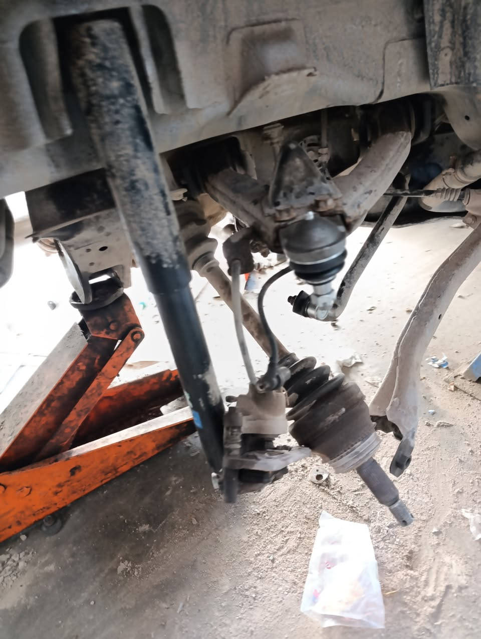 من اعمالنا ..... تبديل قطع غيار صدر باجيرو خلفي
تبديل بولبرنات خلفي
تصفير فلنجات
تبديل دسكات 
تبديل فيت بم
تبديل فلاتر 
صناعه البياع ش السابع
***********
***********
