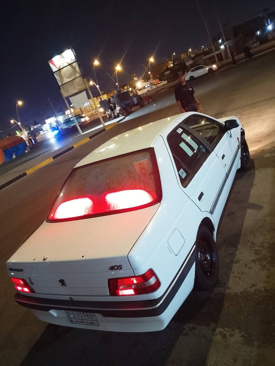 ه سلام عليكم بيجو 405مديل 16السياره بنيدها بي حرك وكاير السياره بيها مدكر كدام مبدل مكينه كير خير من الله حداديه جديده طخم تاير جديد السياره خير من الله السعر 38 وبيها مجال لشراي يتصل ***********
