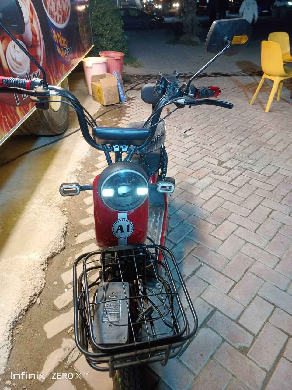 السلام عليكم دراجه شحن حجم 14 الدراجه جديده مثل ما موضح بصوره 4 بطاريات 4 سرع كهربائيات كلها شغاله وياها شاحنه قرأت شحن السعر 300الف وبيها مجال قليل 
العنوان زعفرانيه 4 شوارع *********** واتس اب
