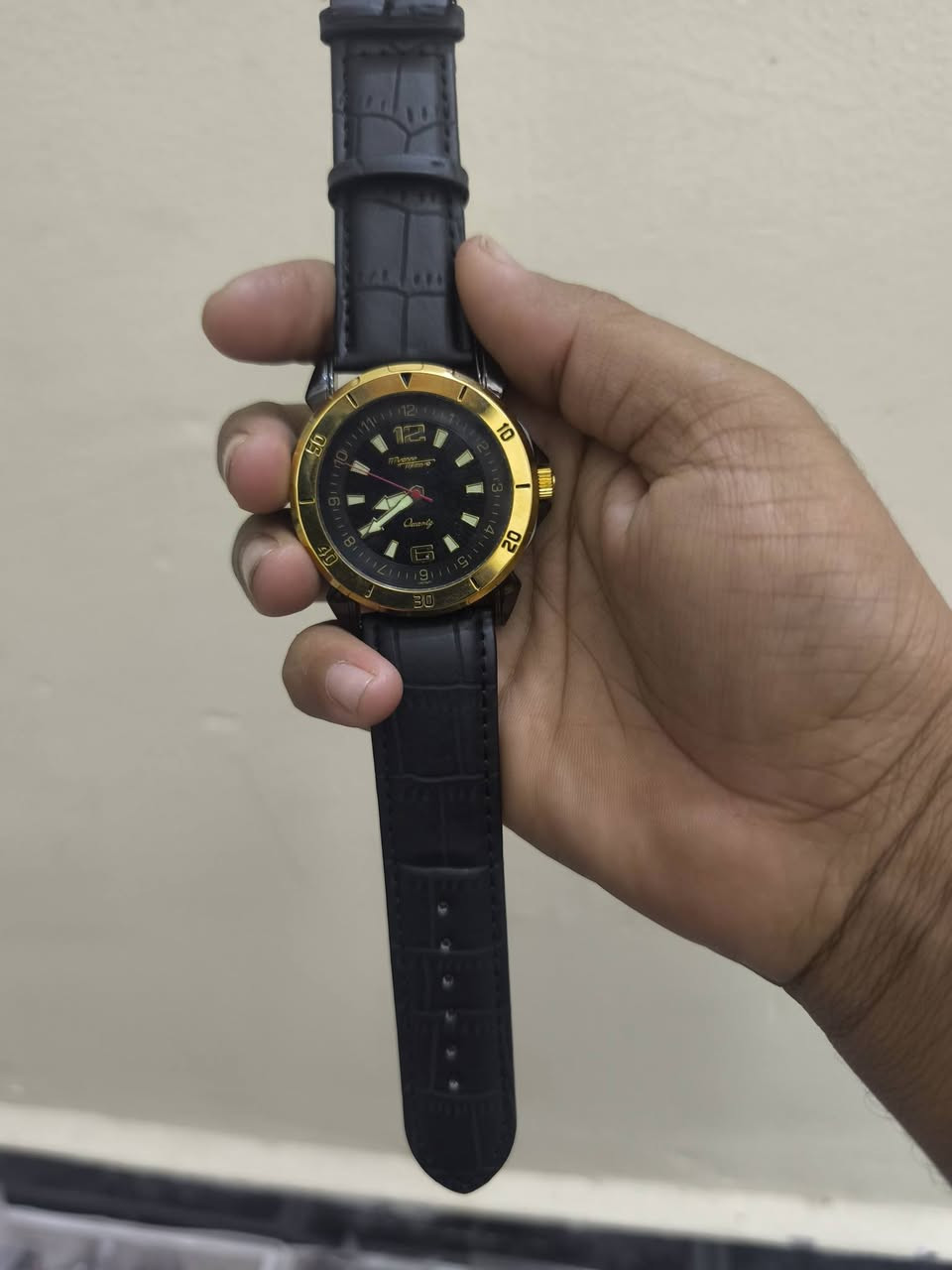 ساعات اصليه 
السعر مناسب جدا 
جديد غير مستعمل شرط الفحص
***********
