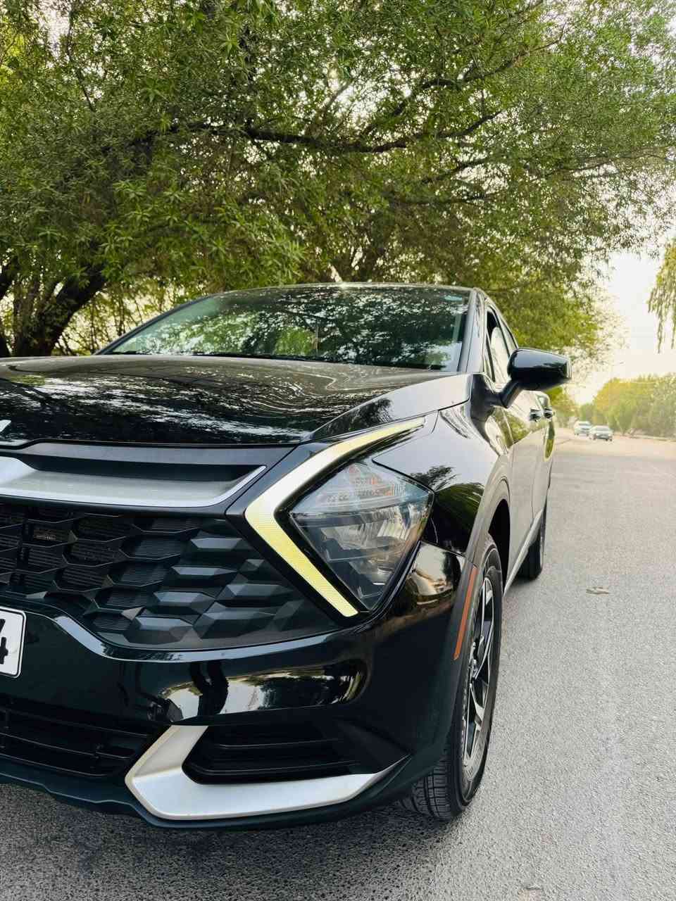 (بسم الله الرحمن الرحيم ) 

سبورتج 🎗️ 2023 💥

المواصفات 💯 :

1- شاشة كبيرة 
2- قطعتين تبريد 
3- دشبول دجتل 
4- تحكمات استيرن 
5- سايد بريك بصمة 
6- كشنات جلد 

العداد : 36.000 km 

السيارة وارد امريكي صبغ جاملغ خلفي وبابتين ✅

#السعر 17.800 $ 
178 ورقة للتفاوض او للاستفسار الاتصال على الرقم 

***********
