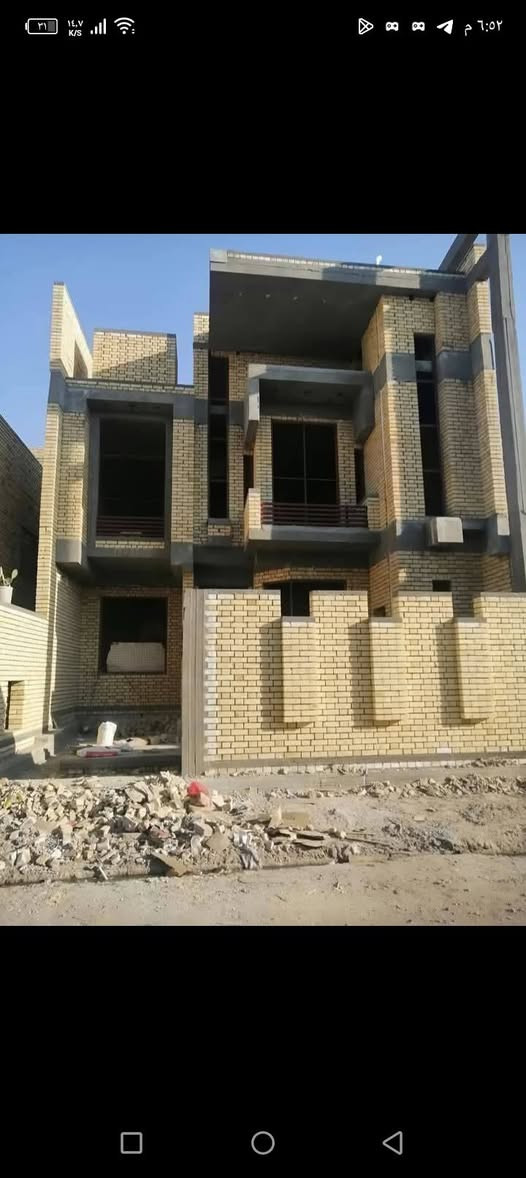 بسم الله الرحمن الرحيم
نجاز كروب 
 للمقاولات الهندسيه    عن عروض لبناء الدور والبنايات وبأسعار تنافسية وبأشراف كوادر هندسية متخصصة في مجال البناء والتصميم
سعر الهيكل200 الف دينار للمتر المربع الواحد
سعر تسليم المفتاح450الف دينار للمتر المربع الواحد
ملاحظه: لا نعمل بنضام  الاقساط
صيغة الدفع:  دفعات  على مراحل الانجاز لحين اكمال العمل وحسب المواصفات التالية:
1 – تنظيف الارض بصورة جيدة بأزاله 10-15 سنتمتر من التربة
2 – فرش طبقة من الجلمود ويحدل بصورة جيدة(اذا كانت التربة طينية)
3- فرش طبقة من السبيس ويحدل بصورة جيدة
4 – رش مادة الكلوردين المضادة للارضة والحشرات
5 – فرش نايلون زراعي سميك بعد الحدل
6 – عمل منظومة مجاري متكاملة حسب المخطط بأنابيب 4 انج ( الشريف المصري او الالماني)
7 – تسليح الاساس(الرفت) بحديد ff او تركي خاضع للفحص مع عمل جسور ارضية حسب المخطط
8 – صب الاساس ( الرفت ) بأرتفاع 40 سنتمتر.
9 – البناء وتقطيع البيت بواسطة الطابوق الجمهوري الخالي من الاملاح وحسب المخطط 
المتفق عليه
10 – صب السقف بأرتفاع 20 سنتمتر مع عمل رباط كونكريت فوق الاضلع بأرتفاع 30 سنتمتر
11 – تقطيع الطابق الثاني بالطابوق الجمهوري (9 انج) 
12 – صب الطابق الثاني بنفس مواصفات الطابق الارضي مع التقطيع حسب المخطط
13 – ارتفاع الطابق الارضي 3.20 متر والطابق الثاني 3 متر
14 – تأسيس الصحيات للماء بوري P.P.R بلاستك (امل الشريف او تركي) للحمامات والمطبخ 
15 – تأسيس الكهربائيات بوري للسقوف والجدران مع واير سعودي او اردني وحسب الاحمال
16 – تغليف الجدران الداخلية بياض مساطر (جص+بورك) 
17 – الابواب الداخلية للغرف خشب لايتجاوز سعر الباب 200 دولار
18 – الشبابيك حديد او المنيوم تركي سراي مع فريم وعمل كتائب حسب الاتفاق مع صاحب الدار
19 – ابواب الحمامات P.V.C
20 – تغليف جدران الحمامات والمطبخ بسراميك هندي درجه اولى بسعر لايتجاوز 10 دولار للمتر المربع الواحد
21 – تغليف الارضية مرمر باحث لايتجاوز 15دولار  للمتر المربع والطابق العلوي بورسلاين درجه اولى شركة ايفا او الميلاد
22الواجها تغلف مع التطعيم بالحجر أو حجر القرض بركاني بورسلايناو مرمر حسب الاتفاق مع الزبون
23 – سيت الصحيات للحمامات تركي بسعر لايتجاوز 200 دولار
24 – محجرات الدرج المنيوم
25 – بايات الدرج مرمر حسب اختيار الزبون لايتجاوز 15دولار
26 – تغليف السطح اشتايكر مع فلين عازل
27 – عمل منظومة كاملة للستلايت والانترنت وكاميرات مراقبة
28 – وضع سخان 120لترمع مفرغة هواء وخزان ماء سعة 1000 لتر 

المخططات الهندسية والمعمارية على حسابنه مجانا  بالاضافة اذا كانت الارض تحتوي على عقار قابل للهدم يكون مجانا على حساب المكتب اذا كانت كبيره

**ا لايتعامل بنظام الاقساط   دفعات  على مراحل الانجاز شريطة العمل المتواصل لحين اكمال العمل للمعلومات  ***********✓***********
