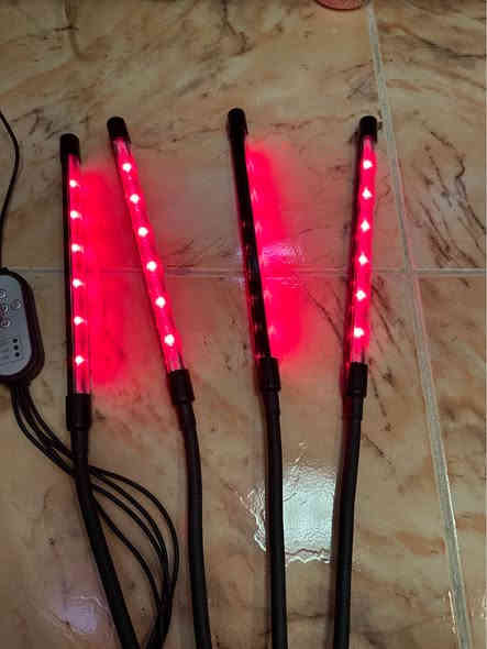 لیدێكی زۆر تایبەت و ڕاقی  بۆ گوڵەكانی نێو ماڵەكانتان
جێگرەوەی تیشكی خۆرە
بەكاردێت بۆ دەستپێكی تۆو یاخود نەمام
وە بۆ گەشەكردن و گوڵكردن بەكاردێت
سودێكی ئێجگار زۆری هەیە بۆ نێو ماڵەكان
  هەڵئەواسترێت  بە جلگرەیەك كە ٤ لیدی بە جیا پێوەیە بە دڵی خۆت یارییان پێ ئەكەیت و ھەر شوێنێكت بوێ ئەسوڕێت و بەرز و نزم ئەبێت و ئیسپڕینگییە
كۆنترۆلی خۆی لەگەلە 
٧ دەرجە كز و زیادی ھەیە ڕووناكی
ئەتوانی بە جیاش ئیشیان پێ بكەیت یاخود یەك لید ئیش پێ بكەی
٥ مۆدی جیاوازی ئیشكردنی ھەیە
مۆدێكیان سپی
مۆدێكیان شین
مودێكیان سور
مۆدێكیان شین و سور و سپی پێكەوە
مۆدێكیان شین و سور پێكەوە
وە تایمەرە  بۆ ٤ سەعات بۆ ٨ سەعات بۆ ١٢ سعات 
قیاسی هەر لیدێك بە قاچەكەوە ٦٠ سم
نرخی بۆتە ٢٥ هەزار
------------------------------
ئەوەی ویستی نامە بنێرێت لە واتس ئەپ یا ڤایبەر 
***********
گەیاندنمان بۆ زۆربەی شوێنەكانی كوردستان ھەیە السليمانية
