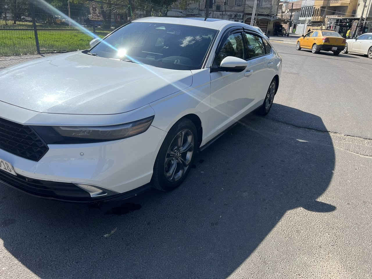 هوندا أكورد تورنك  اعلى موصفات بالهوندا (2023)🔥🔥
⚡ هايبرد (Hybrid)
🛠️ محرك 2.0 لتر + محرك كهربائي
🔥 قوة عالية مع صرفية بنزين ممتازة
⚙️ ناقل حركة e-CVT أوتوماتيك
🚘 دفع أمامي
🌞 فتحة سقف كهربائية
🪑 مقاعد جلد أصلية
🔌 مقاعد أمامية كهرباء
🔥 تدفئة تبريد مقاعد أمامية
💺 ذاكرة مقعد السائق
📺 شاشة وسطية كبيرة تعمل باللمس
📱 Apple CarPlay و Android Auto
🖥️ شاشة عدادات رقمية إلكترونية وشاشة اعطال إلكترونية 
🔊 نظام صوت BOSE الأصلي
🔋 شحن موبايل لاسلكي
🔑 تشغيل بالبصمة  
📡 تشغيل عن بعد
🚪 دخول ذكي بدون مفتاح
🛡️ نظام Honda Sensing الكامل
📡 رادار أمامي ورادار خلفي 
🛣️ مثبت سرعة تفاعلي
⚠️ تحذير الاصطدام
🧭 مساعد الحفاظ على المسار
👁️ نقطة عمياء
🚧 تحذير الخروج عن المسار
📷 كاميرا خلفية متعددة الزوايا
📍 حساسات أمامية وخلفية
💡 أضواء LED أمامية وخلفية
🛞 ويل قياس 17 تخم تاير جديد
❄️ مكيف أوتوماتيك ثنائي المناطق
🛑 فرامل كهربائية + Auto Hold
الحادث 👇🏻
شاشة رقمية على جامة داته شو
السيارة بية بابين عكس سايق مبدلات اصلي من امريكا استوردتهن ونصبغن بسبب نقل وشخوط 
بدون دواخل 
الجاملغ الخلفي صبغ   
الداخل جلد بالكامل النواعم والكشنات والأبواب 
بيها أرضياتها الاصليه وأرضياتها الثانويه الحوضية 3D
السعر 188 

رقم الهاتف 
بغداد حي الاعلام  
***********
