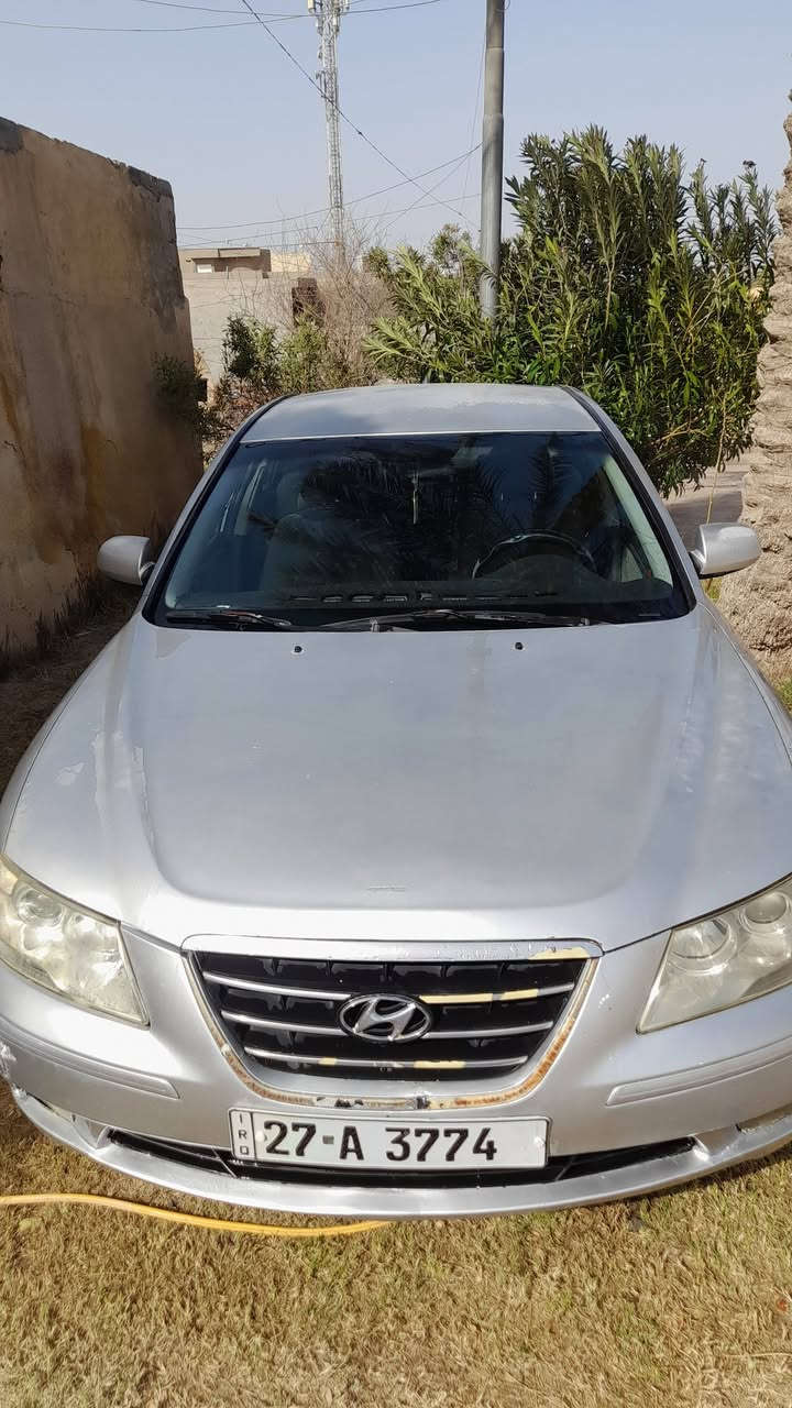 سوناتا وارد امريكي موديل ٩ محرك كير صدر تخم تاير جاهزه صبغ عام طخته بل تكمه البنص عكس سايق فقط 
رقم ذيقار انكليزي مالكه جيراني تحويل شوكت ميعجبك 
*********** ؟؟سعر ٨٥ وبيه مجال
