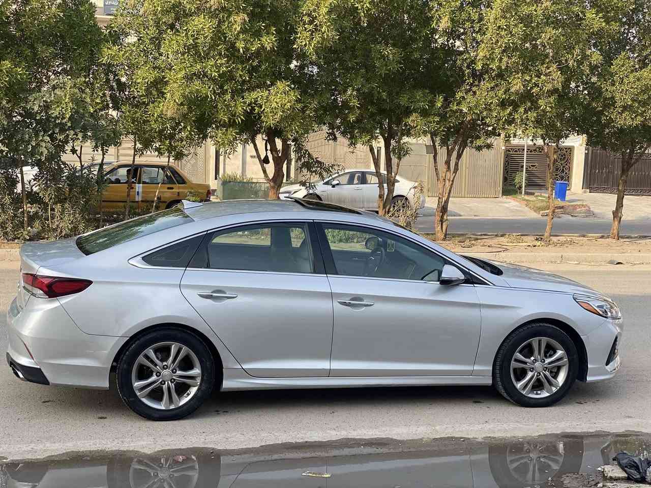 سلام عليكم 
البيع سوناتا لامنتد فول واحد على واحد السيارة حادثها من امريكا جاملغ وباب وبل عراق صار بيه تبديل بنيد هلال جاملغ الخلفي صبغ والباقي مكفول والسيارة كلة مكفولة عادة ذني وماشية 42 السعر ب135 وبيه مجال والسنوية بسمي 
مكانه بغداد ***********
