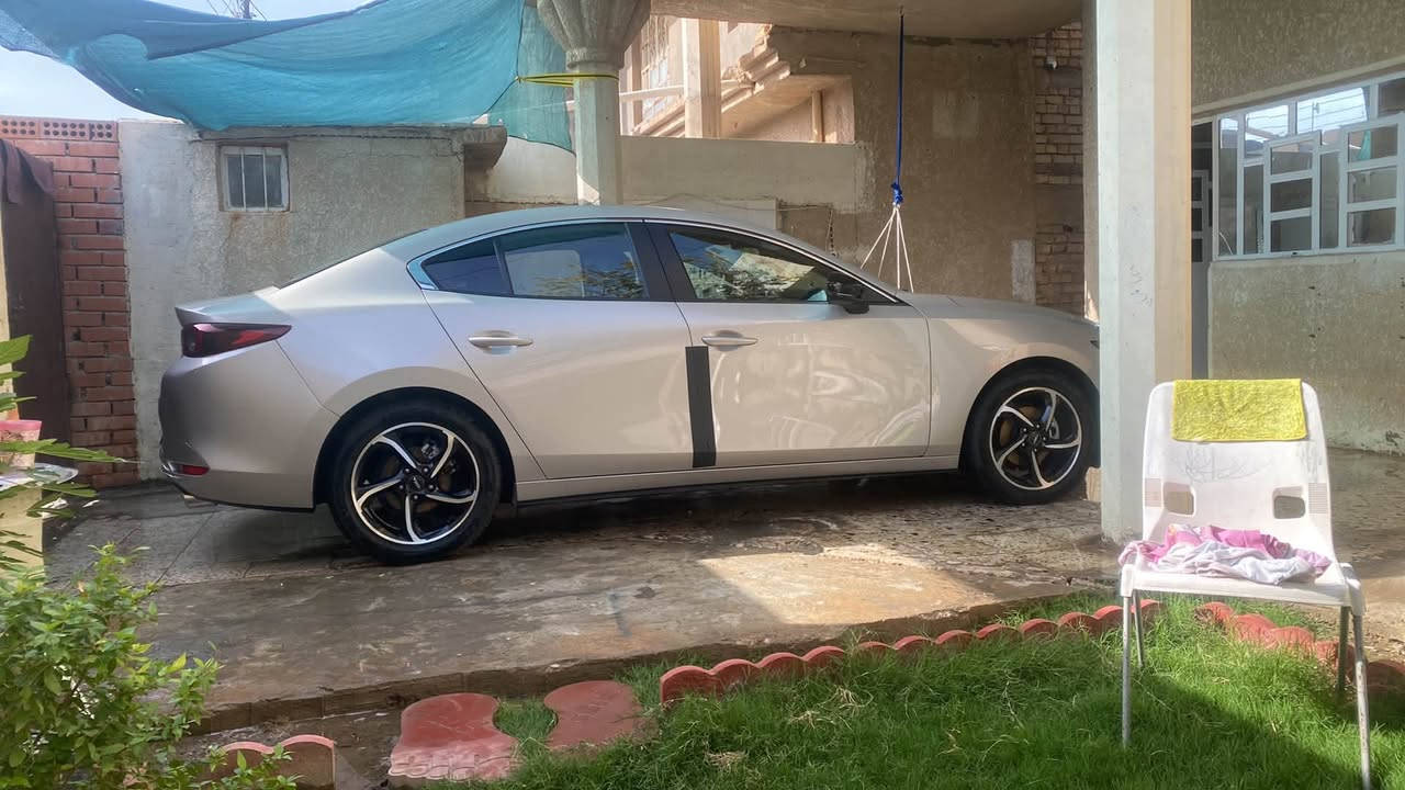 السلام عليكم اخوان عندي مازدا 3 باسمي موديل 2024 محرك 2500 بدون تيربو  ضرر مثل مموضح بسونار هلال الجاملغ الخلفي والباقي على وضع الشركة جديدة السيارة ماشية 62 الف كيلو .  المواصفات معروفة 140$ للأستفسار       *********** واتساب

