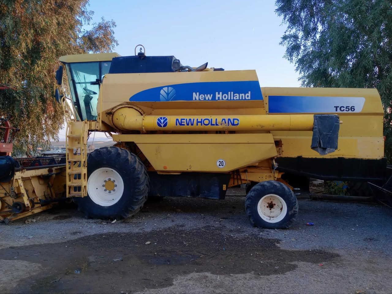 للبیع حاصودە نیهولند مودیل2005 تاك درام  طبلە 15  هایدرو 5بلم مکینە پم و نوزر سحر و مناسب  مکان قضا بردرش بین اربیل و موصل رقم ***********   ***********
