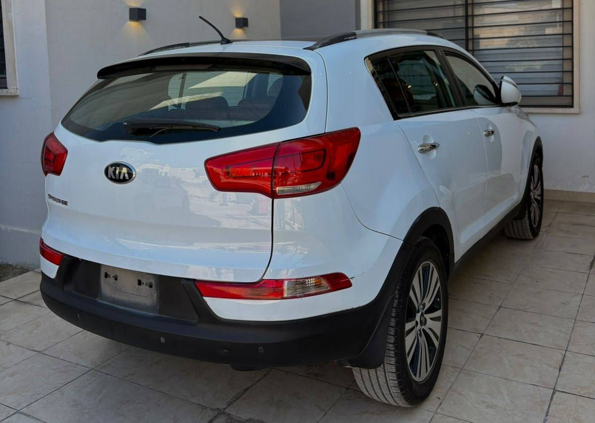 سبورتج ٢٠١٥ ( خـليـجـي ) 
ماشيه ٨٠ الف كيلو فقط
السياره جديده ومابيها نقص
رقم بغداد تحويل ثاني يوم
والسونار موجود ويه الصور 
رقم صاحب سيارة ***********
