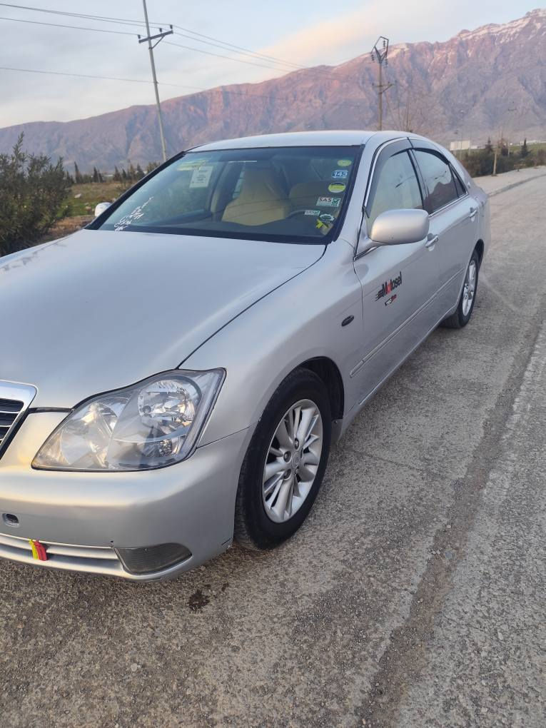 شاهینە   ماڵی فە قیری180ڕۆیاڵ 2گمە ناوزەرت 
بڕاوە زۆر جوانە کامل مسرەف کراوە 
تە بریتی ساردو گەرم یشە کات 
تە قەو ڕە قەینییە بئشو دوای لۆکە هیجی بئوە نییە 
سە قفی زۆر جوانە 
سعری 44گەڵا شوئن بیرە مە گرون 
***********
*********** السليمانية, العراق
