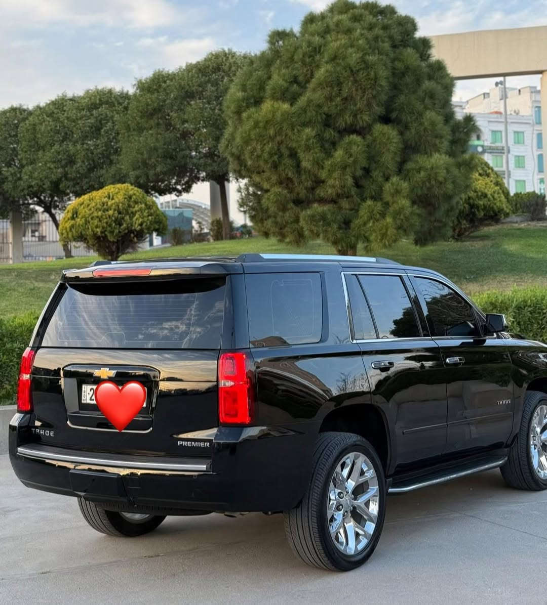 تاهو 2019 برايمر خليجي وكالة المنصور  
فول مواصفات اعلى فئة
بصمة ابواب وتشغيل
فتحة
كشنات جلد
جميع مقاعد تبريد و تدفئة
7 مقاعد كهرباء 
داتا شوو
كيجات اللكتروني دجتل 4 اشكال
كشن هزار(عند اقتراب السيارة من ايش
كراسي خزن
شحن هاتف لاسلكي
ثلاجة
رادار 360 درجة
كروس سرعة
خمس بصمات
فول تحكم استيرن
استيرن كهرباء
استيرن تدفئة
صندوك شفط جلاق
نظام السير على الخط
حساسات امامي و خلفي
نظام تحكم بمستوى الضوء الداخلي
مانع تزحلق
تحكم كهربائي بدوسة البريك والبانزين حسب راحة السائق
فور ويل 4X4
شاشة امامية كبيرة 
شاشة خلفية DVD 
كامرة خلفية دوارة
تشغيل عن بعد
قاصة سرية
دوسات كتابة CHEVROLET
اشارة بالمري
مري كهرباء(شفط)
نقط عمياء
لايت عدسة زنون
لد امامي وخلفي 
سستم سماعات BOSE
ترحيب و انارات دوسة و ابواب
فول تحكمات وانظمة 
باقي مواصفات البريمير معروفة فول الفول
السيارة مكفولة كفالة عامة من الصبغ والبارد والكير والمكينة كلها بشرط 
جديدة بمعنى الكلمة
ماشية 60 الف حقيقي  
 هزة وفحص وسنوية كله جديد شرط التحويل او الوكالة
موافقة تضليل مروري بالسنوية 
السعر : 438$ 🔒 وماكو هيج سعر بكل السوك بهيج نظافة
*********** / اربيل
