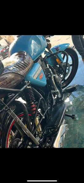 سلام عليكم
شباب دايوان للبيع مرقم كامل باقي بس استلم أرقام سنويه موجوده من المعرض تحويل  نفس ليوم موجود دراجه نضيفه كلش واحله من الصور تجي شوف برغي واحد مابيها نقص سعر 2400 بيها مجال بسيط حك جيتك. مكاني بغداد الوزيريه ***********. ***********.
