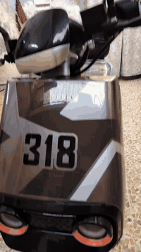 للبيع
ماطور شحن 318 ملف 2000 باقي المواصفات معروفه بس دكمه مال هورن عاطله تتبدل 
***********
***********
