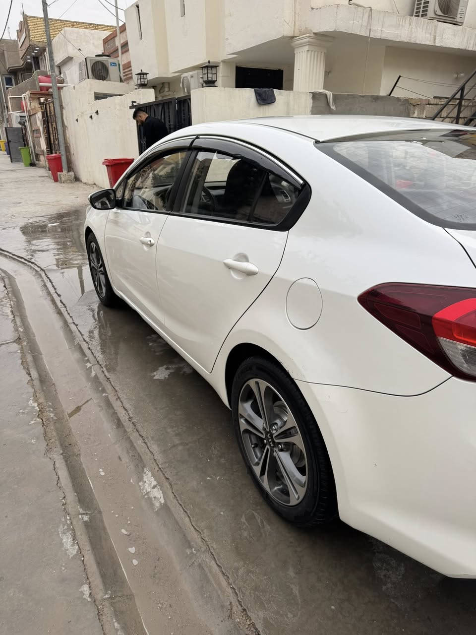 سيراتو 2018 خليجي بيها صبغ بس الدوسه والباقي موجود بارد  مكان واحد قليل السعر 128
***********
