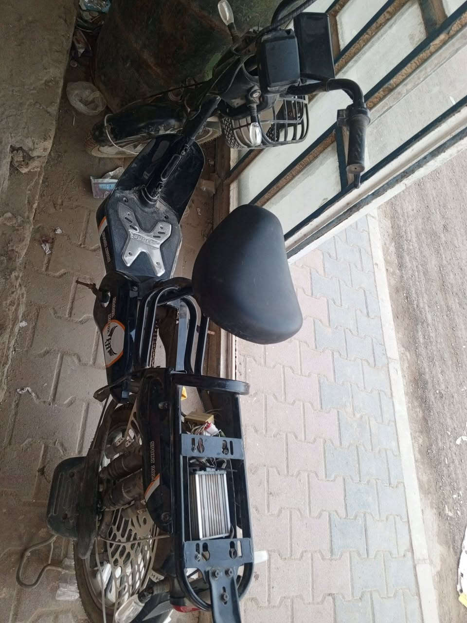 دراجة شحن مع باتريات + باسكل للبيع
للاستفسار ***********
