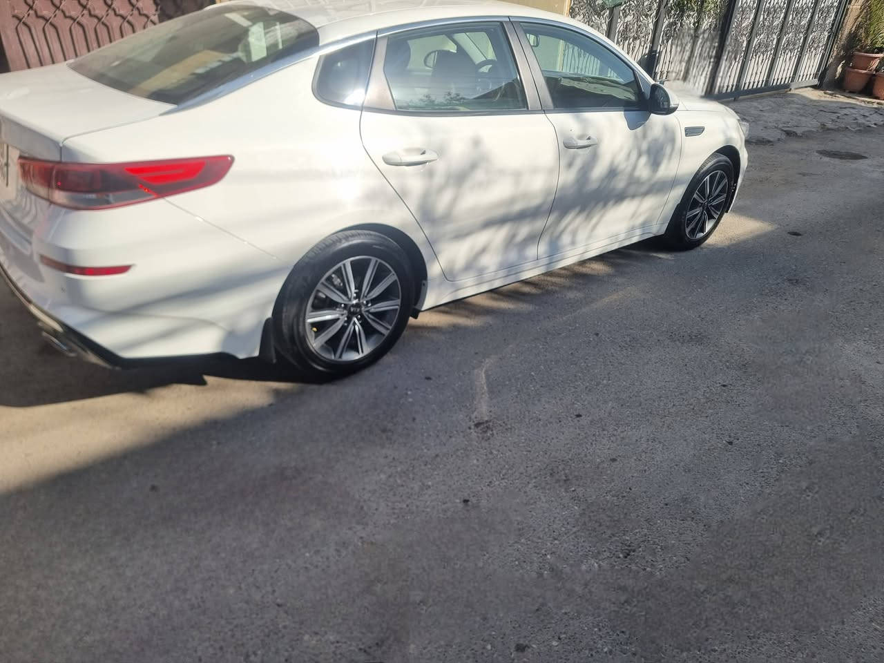 اوبتما خليجي ٢٠٢٠ للبيع او امراوس ابموديل قديم ونضيف لان ادور فرق محرك ٢٤٠٠ سويج مري شفط واشاره سياره معروفه مواصفاته الارضيه موضحته بالفديو هم مغلفه جلد مكاني الرمادي ومرات اجي البغداد
 تايرات بالشهر ١١ العام بدلتهن
ماشيه ١٥٧ الف
 غراضه ياباني بالمناسبه موديل قليل تجي هيج مواصفات
 افريز العام بدلته الاصلي الياباني قنقينه بالتصليح 
الدسكات الغاليه ام ٧٠ الف مخلي
ومصفر الفلنجات صيانه للمحرك ابشكل مستمر
ودهن ابو النانو الدبه وحده ٩٠ الف ريفينول
هايدروليك مصار شهر من بدلته هم ريفينول
سعره ١٩٢ وبيه مجال بسيط وبالعافيه عالياخذه
ورجائا لحد يكسر ابحلال العالم ويخبث بالتعليقات حضر ومسح موجود رحمه الوالديكم غير متواجد عالفيس ارفع المنشور ابكلمه حسنه
وهذا  رقمي  ***********
