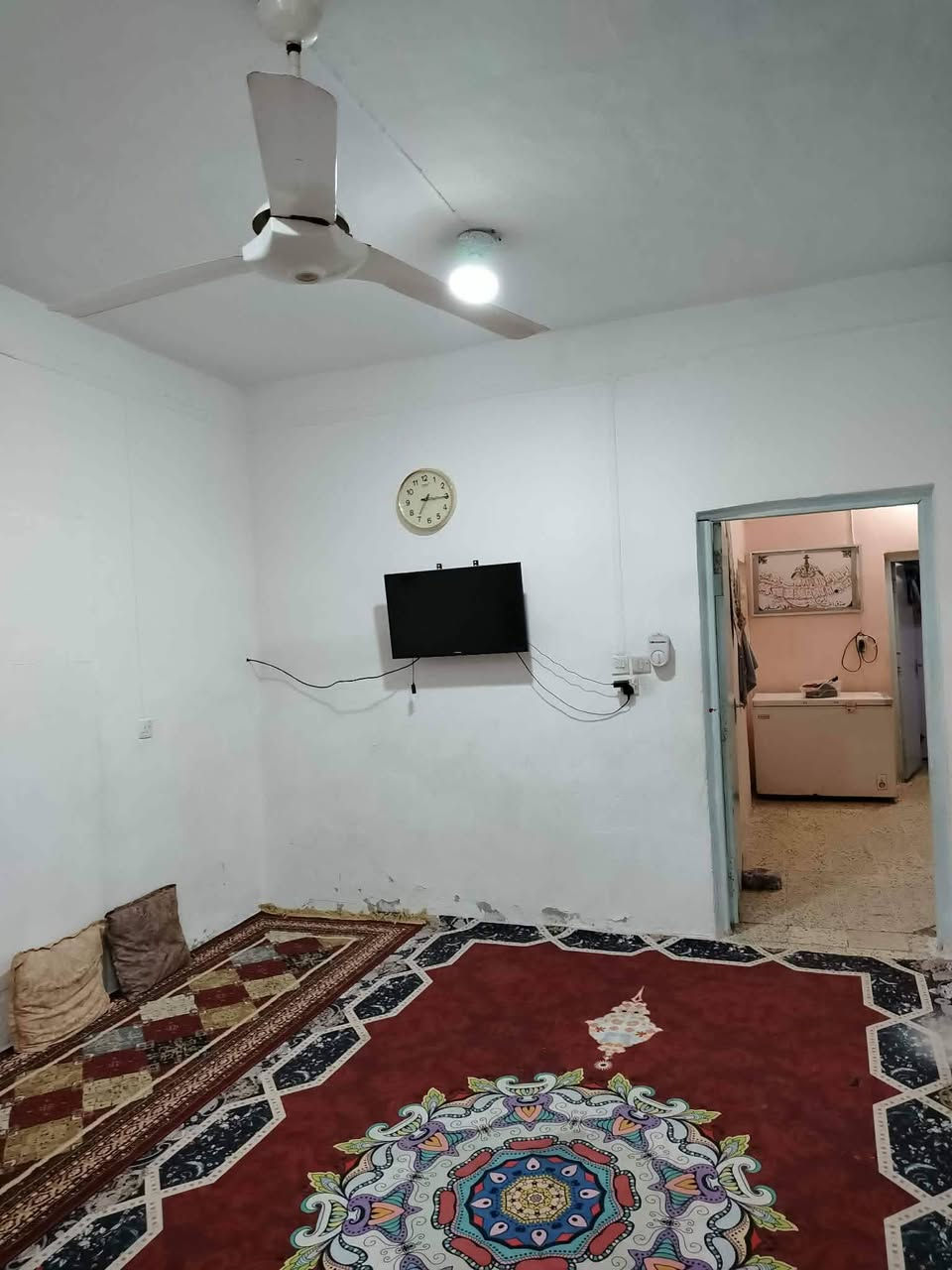 🏡 دار للبيع
📍 الموقع: حي العسكري خلف مدرسة المربد
قرب المركز الصحي – فرع شاكر المرور
📐 المساحة: 200 متر
🔹 تفاصيل الدار:
الدار يتكون من:
▪️ براني
▪️ هول
▪️ مطبخ
▪️ خمس غرف
▪️ أربع حمامات
🔸 كما يحتوي المشتمل ضمن البناء على:
▪️ غرفة
▪️ صالة
▪️ حمام
▪️ باب مستقل
📞 للاستفسار الاتصال على الأرقام التالية:
📱 ‏‪***********‬‏ – حجي ستار الظالمي
📱 *********** – محمد ستار
📍 عنوان المكتب: سوق القشلة
