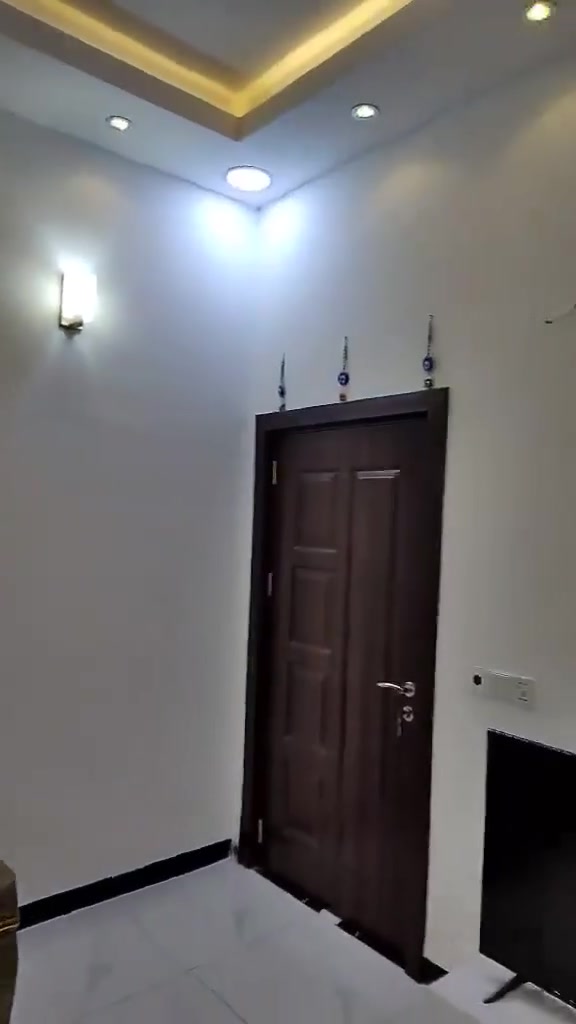 السلام عليكم بيت 200متر عقد 25قرار محكمه  خلف قصر مصطفي خان يتكون من غرفتين وصاله واستقبال ومطبخ  السعر 120ورهم مروس مع مساحه 700متر إلى نصف دونم مع بيت في الحسنيه
السلام عليكم بيت 200متر عقد 25قرار محكمه  خلف قصر مصطفي خان يتكون من غرفتين وصاله واستقبال ومطبخ  السعر 120ورهم مروس مع مساحه 700متر إلى نصف دونم مع بيت في الحسنيه***********
