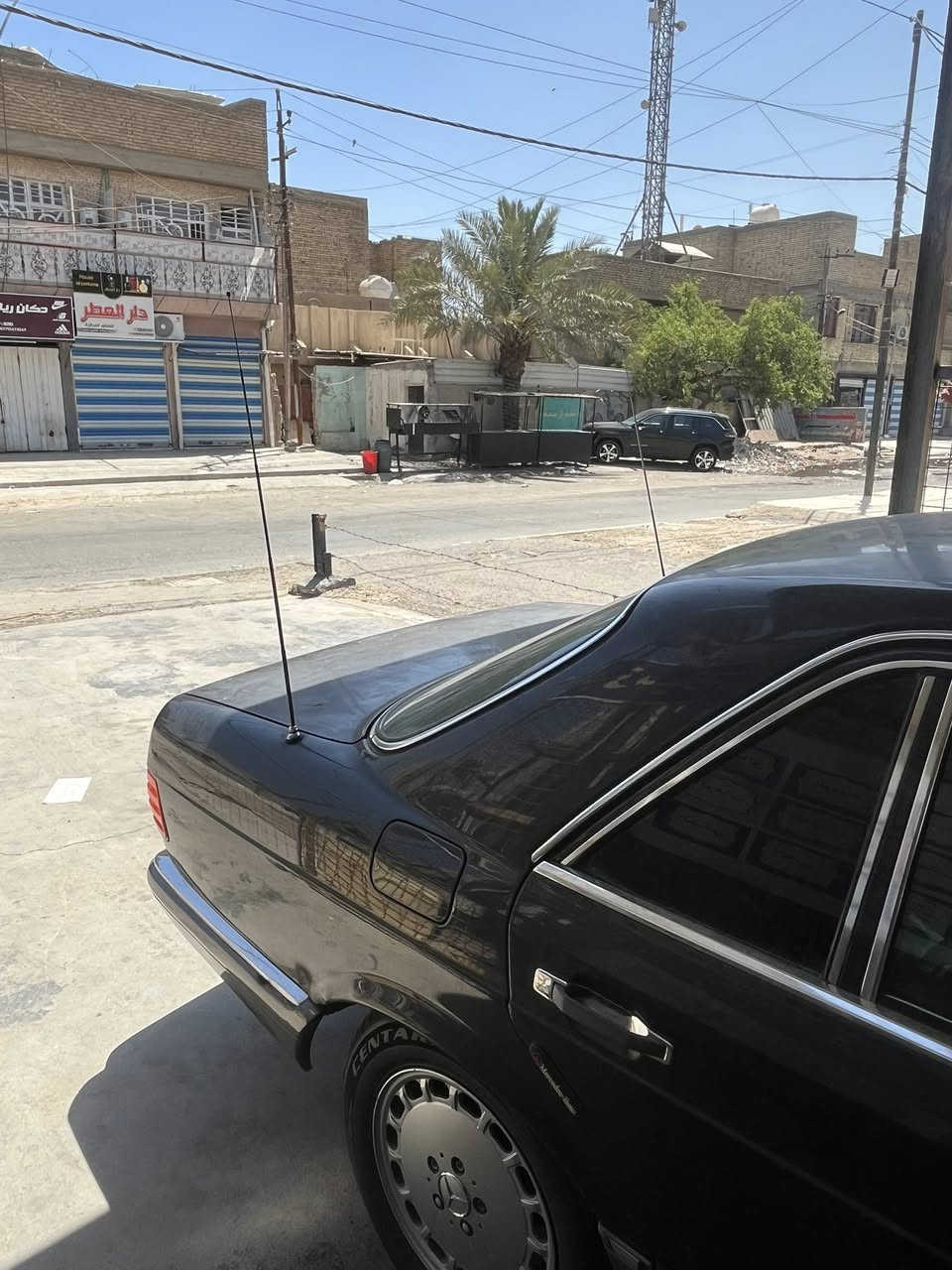 السلام عليكم اخوان
جامبو موديل 90 
سياره جاهزه كير اربع نمر محرك 300 بلادي شديتهن مال حاويه قبل شهرين سياره LSE باب طويل تبريد شغال 
دبل اريل 
دبل فيت بم 
تخم تاير جديد 
حداديه جديده 
لون اسود 
سنتر لوك +مفاتيح اثنين مع سنتر 
بسمي شرط المداور 
رقم دولي بغداد باسمي 
سياره جاهزه ترايك وين ميعجبك 
رقمي         *********** سعر 80 وبيها حق جيه
