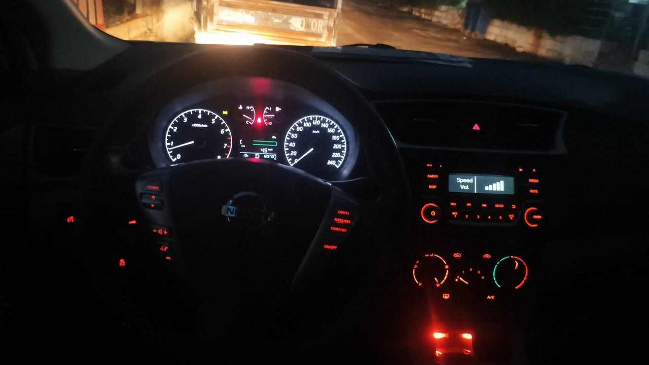 نيسان سينترا 2020 خليجي السيارة جديدة مقاعد قماش ابيض خالية مابيها شي محرك وكير وكلشي بشرت السيارة كلش نضيفا وحلوة بدون نمرة اني اشتريلك رقم جديد بس ما انطيك الي عليها هسا سعر 125 وبيها مجال للشراي رقم *********** وتس اب
